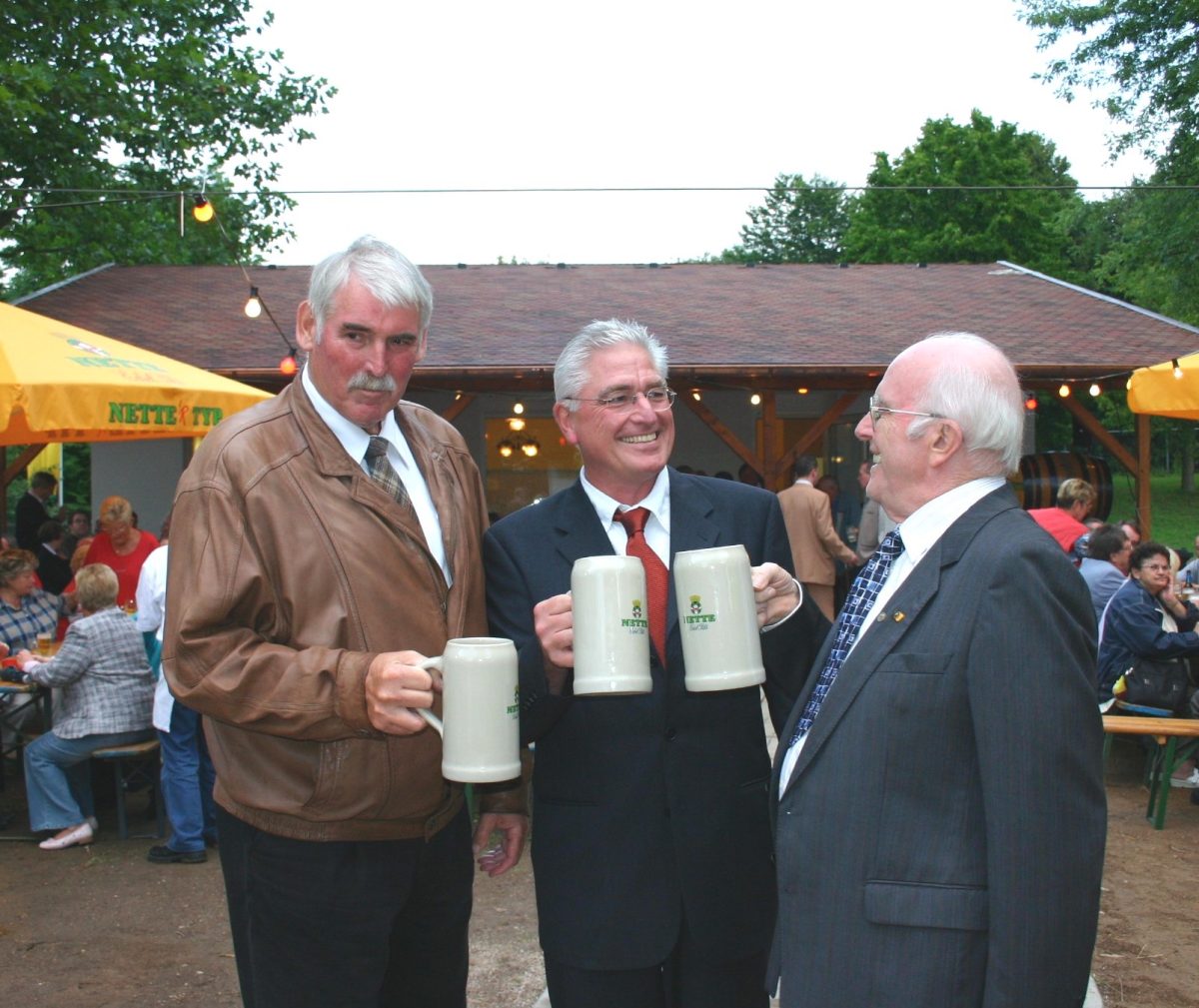 Einweihung Vereinsheim 2005_ ehemalige Vorsitzende Helmut Scheid und Horst Anhäuser, Vorsitzender Wolfram Sauerbrei (1)